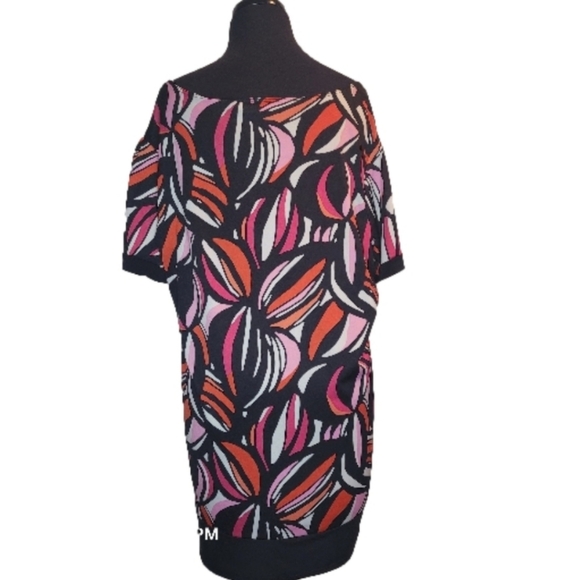 GODDESS, Black, white, red, & pink, abstract floral short-sleeve top. Sz 1X - Picture 2 of 6